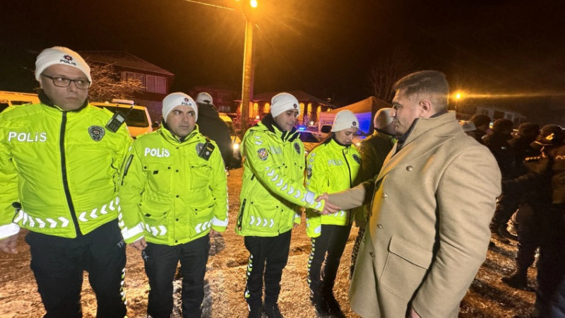 VALİ ASLAN YILBAŞINI SAHADA GEÇİRDİ