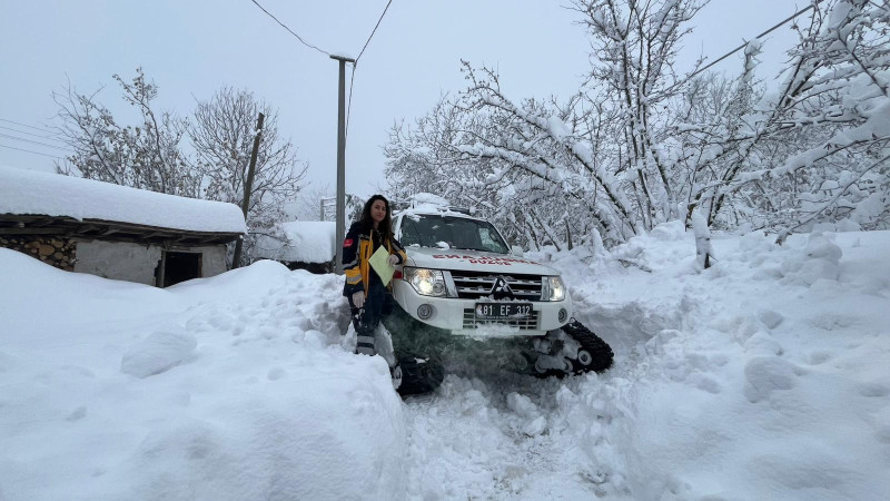 YAŞLI HASTAYA PALETLİ  AMBULANSLA ULAŞILDI