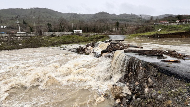 MELEN ÇAYI ÜZERİNDEKİ  KÖY YOLU ULAŞIMA KAPANDI
