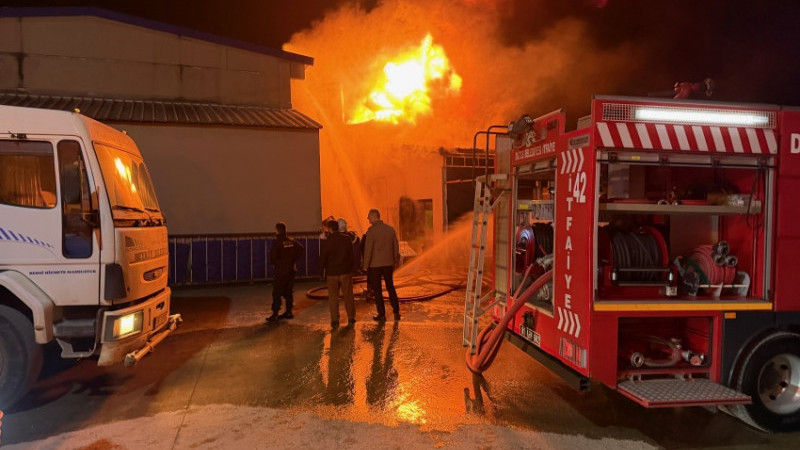 DÜZCE’DEKİ FABRİKA YANGINI KONTROL ALTINA ALINDI