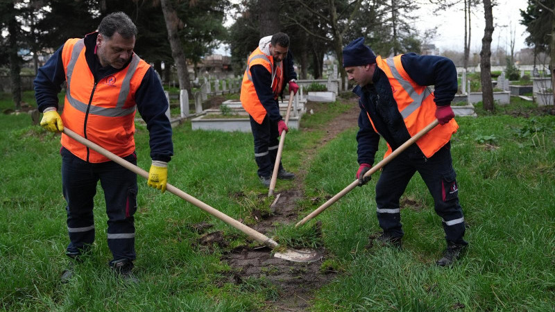 BAYRAMA KADAR TÜM MEZARLIKLAR TEMİZLENECEK