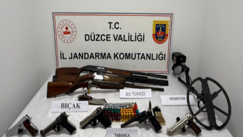 SİLAH KAÇAKÇISININ EVİNE OPERASYON