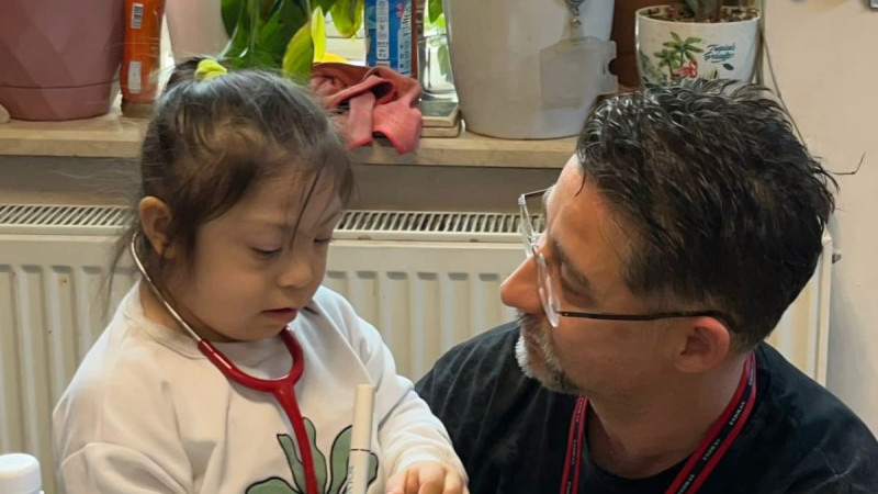 LİSELİ ÖĞRENCİLER ÖZEL ÇOCUKLARIN HAYALLERİNİ GERÇEĞE ÇEVİRİYOR