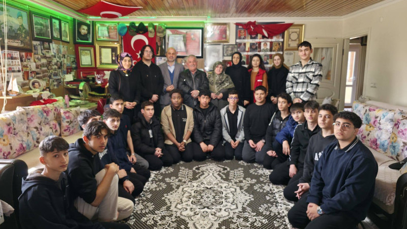 GENÇLER ŞEHİDİMİZİN AİLESİNİ UNUTMADI