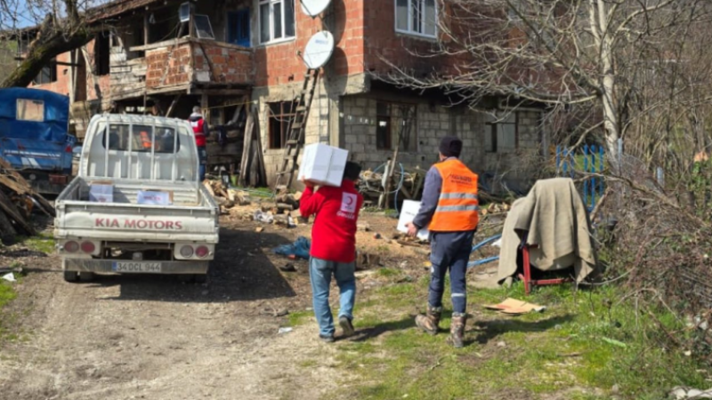 İHTİYAÇ SAHİPLERİNE YARDIM YAPILDI