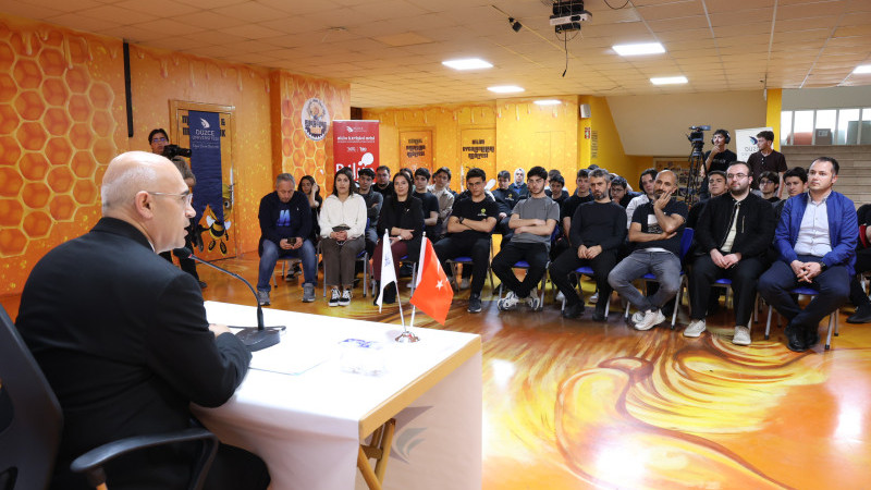 YAPAY ZEKA LİSE ÖĞRENCİLERİYLE BULUŞTU