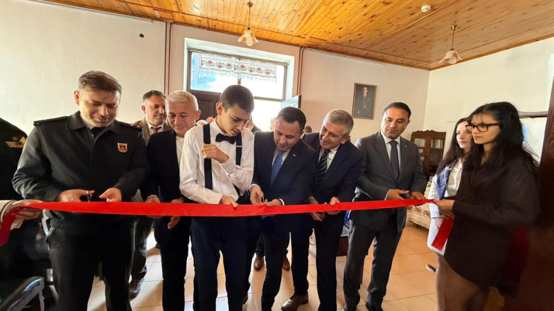 OTİZM FARKINDALIK SERGİSİ AÇILDI