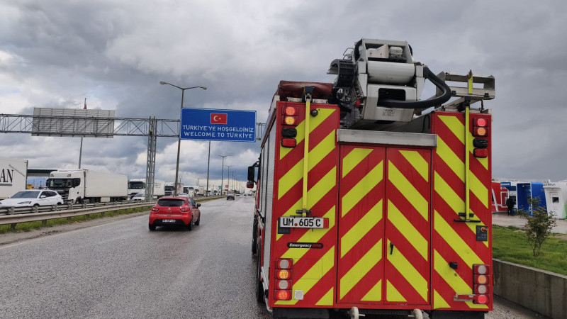 DÜZCE İTFAİYESİNE ALMANYA’DAN HİBE ARAÇ