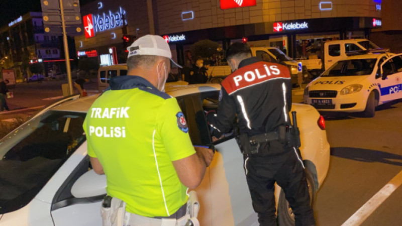 DÜZCE POLİSİ FİRARİLERİN PEŞİNDE