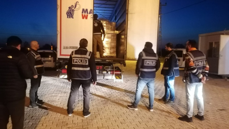 DÜZCE’YE GETİRİLEN KAÇAK GÖÇMENLER YAKALANDI