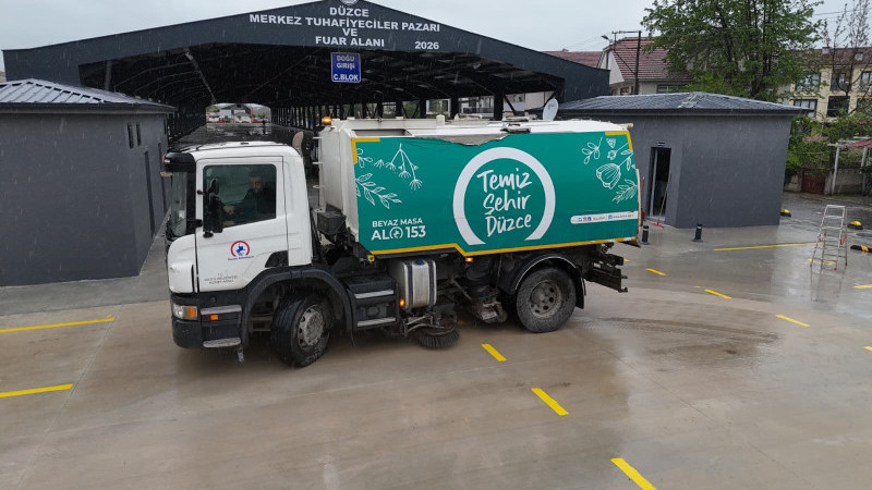 TUHAFİYECİLER PAZARYERİ KAPILARINI AÇTI