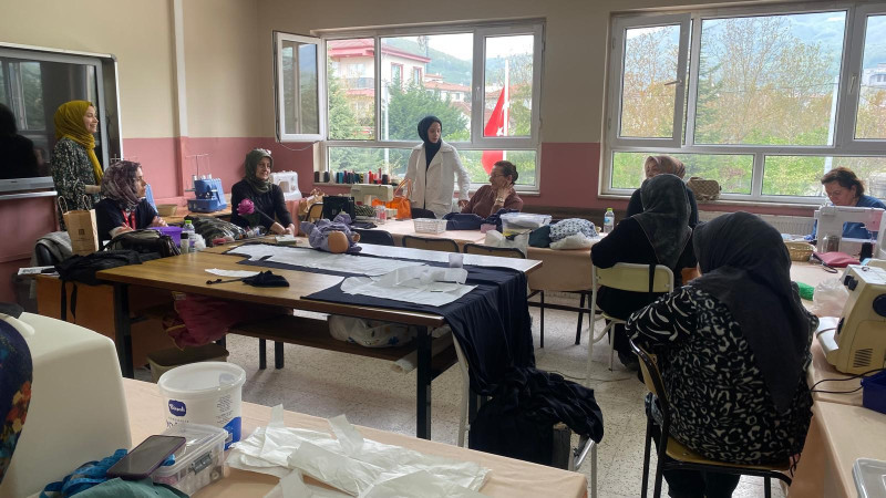 ÇİLİMLİ’DE KURSİYERLERE SAĞLIK EĞİTİMİ
