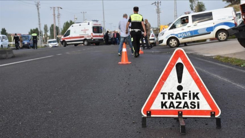 6 ARAÇ BİRBİRİNE GİRDİ, 3 YARALI