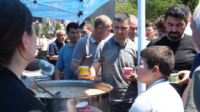 BELEDİYEDEN AŞURE İKRAMI