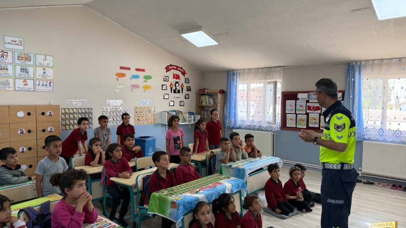 MİNİK ÖĞRENCİLER HEM EĞLENİYOR HEM ÖĞRENİYOR