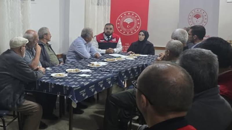 ÇİFTÇİLERE KAHVERENGİ KOKARCA BİLGİLENDİRMESİ YAPILDI