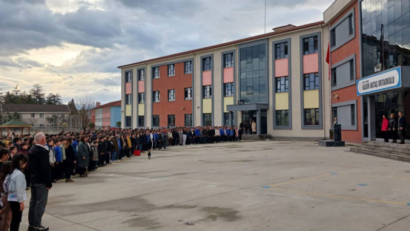 ORTAOKUL ÖĞRENCİLERİ GELECEĞE YÖN VERECEK ESERLERİNİ SERGİLEYECEK