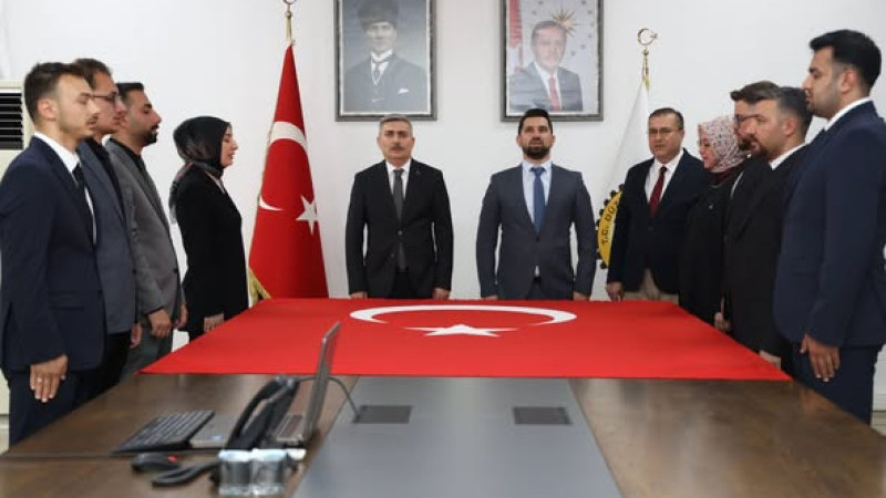 MEMURLUĞA YEMİN EDEREK BAŞLADILAR