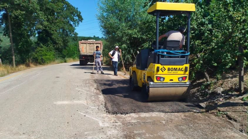 BOZULAN YOL YÜZEYLERİ ONARILDI