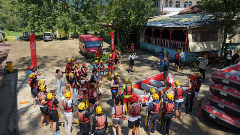 MELEN ÇAYI’NDA KÜREK ÇEKTİLER