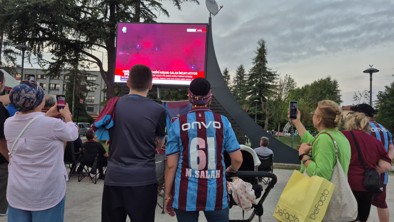 DÜZCE’DE TRABZONSPORLULAR SALAH HEYECANI YAŞADI