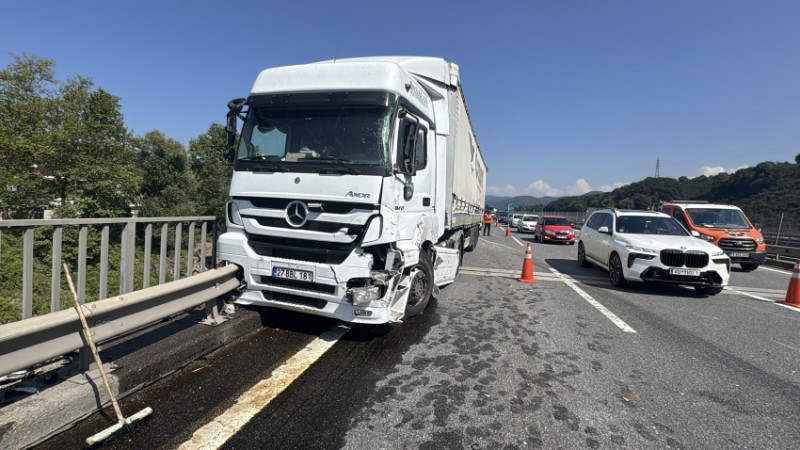 2 TIR VE 1 KAMYONET KAZA YAPTI