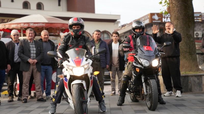 DÜZCE’DEN MOTOSİKLETLERLE UMRE’YE GİDİYORLAR