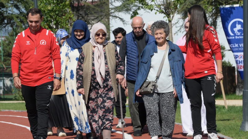 SPORLA HEM HAREKET EDİYOR HEM SOSYALLEŞİYORLAR