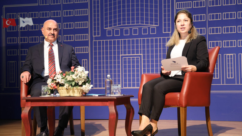 DÜZCE ÜNİVERSİTESİ REKTÖRÜ ÖĞRENCİLERLE BİR ARAYA GELDİ